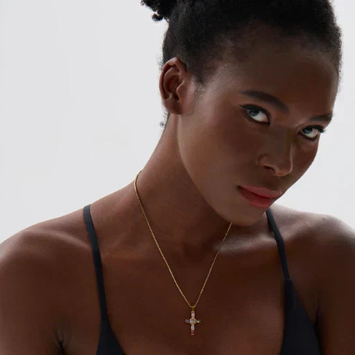 Collar con Colgante de Cruz Engastado con Cristales de Circonita