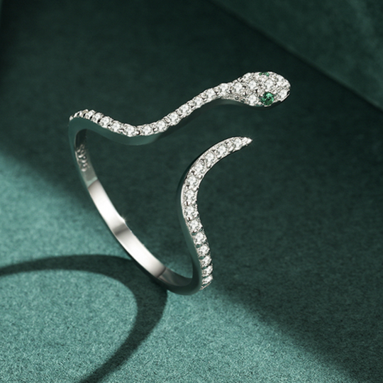Anillo Serpiente Cravejado con Circonita en Plata